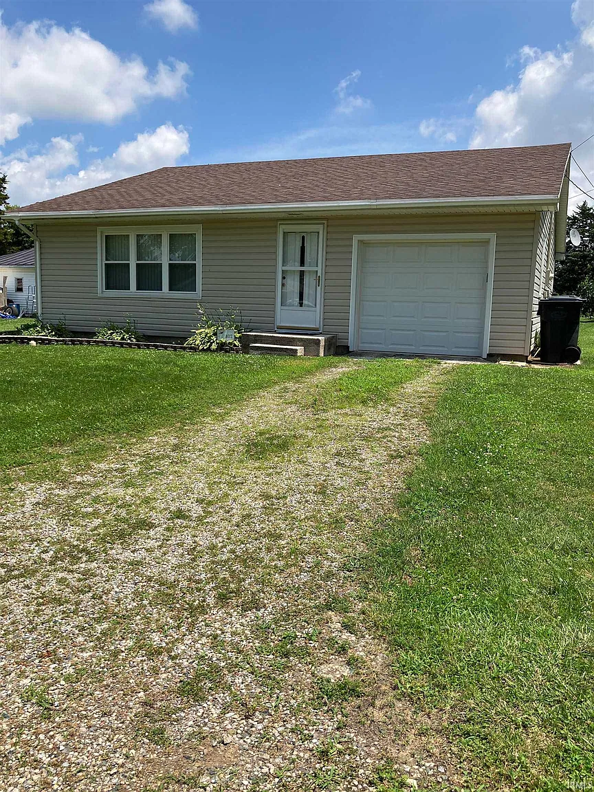 402 Charles St photo 1