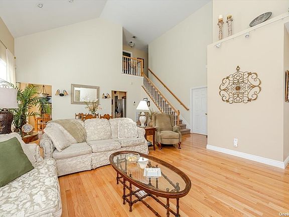 5th image of 28 Arielle Ct