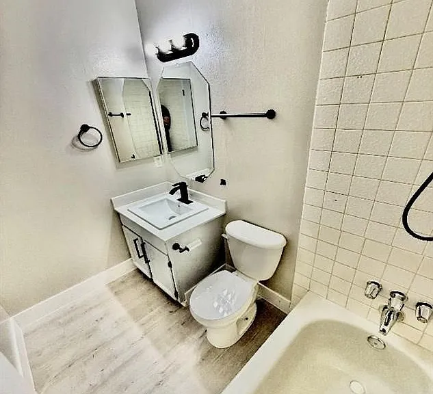2631 Aracatuba Ave — Photo 16
