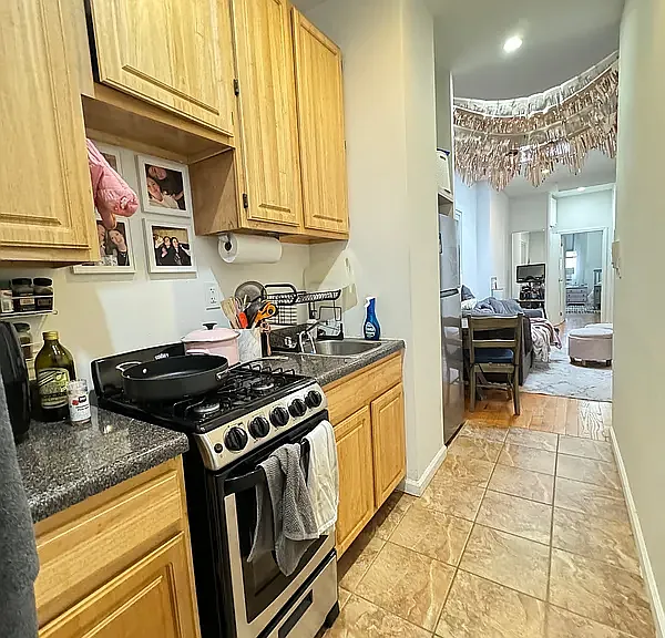 341 E 19th St #4D — Photo 4