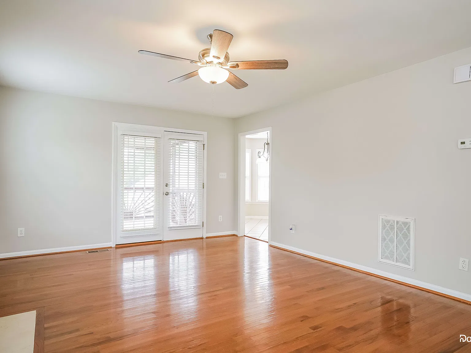 3 bed, 2.5 bath, 1666 sqft, $2,020 — Photo 4