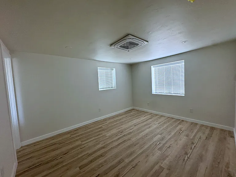 1804 Slate Ave NW — Photo 8