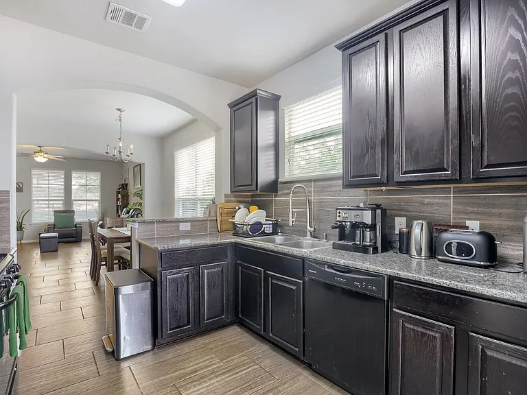 525 N Heatherwilde Blvd — Photo 9