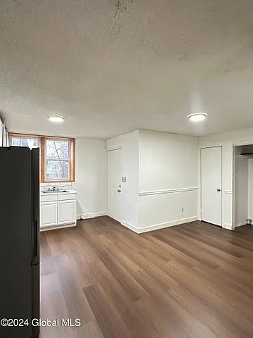 Building Photo - 3132 6th Ave #1