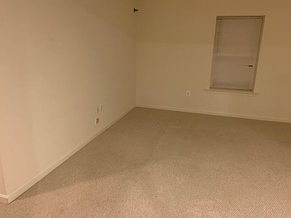 3rd image of 32 Daffodil Ln #Basement