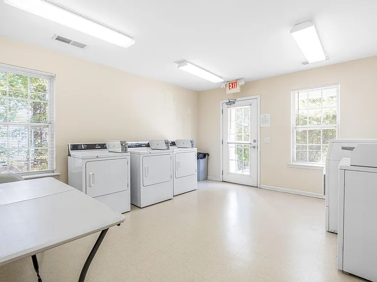 Perry Hill Apartments — Photo 8