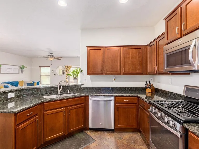 10811 W El Cortez Pl — Photo 6
