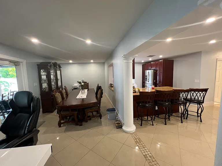 115 SW 34th Ave — Photo 15