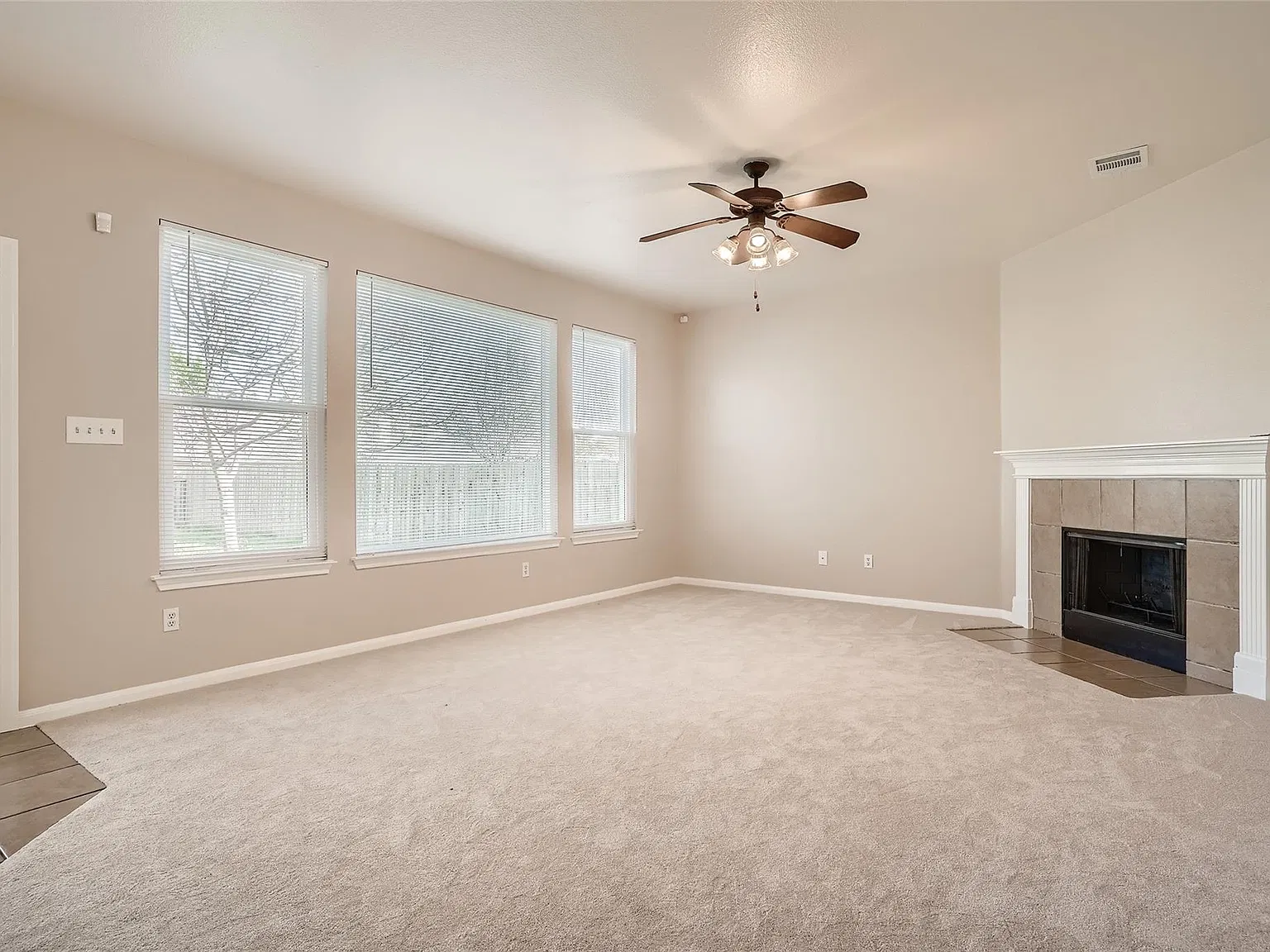 5 bed, 2.5 bath, 2648 sqft, $2,500 — Photo 2