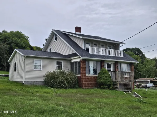 711 Gazebo Ln, Altoona, PA 16601