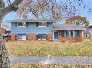 6797 Chirrewa St, Westland, MI 48185
