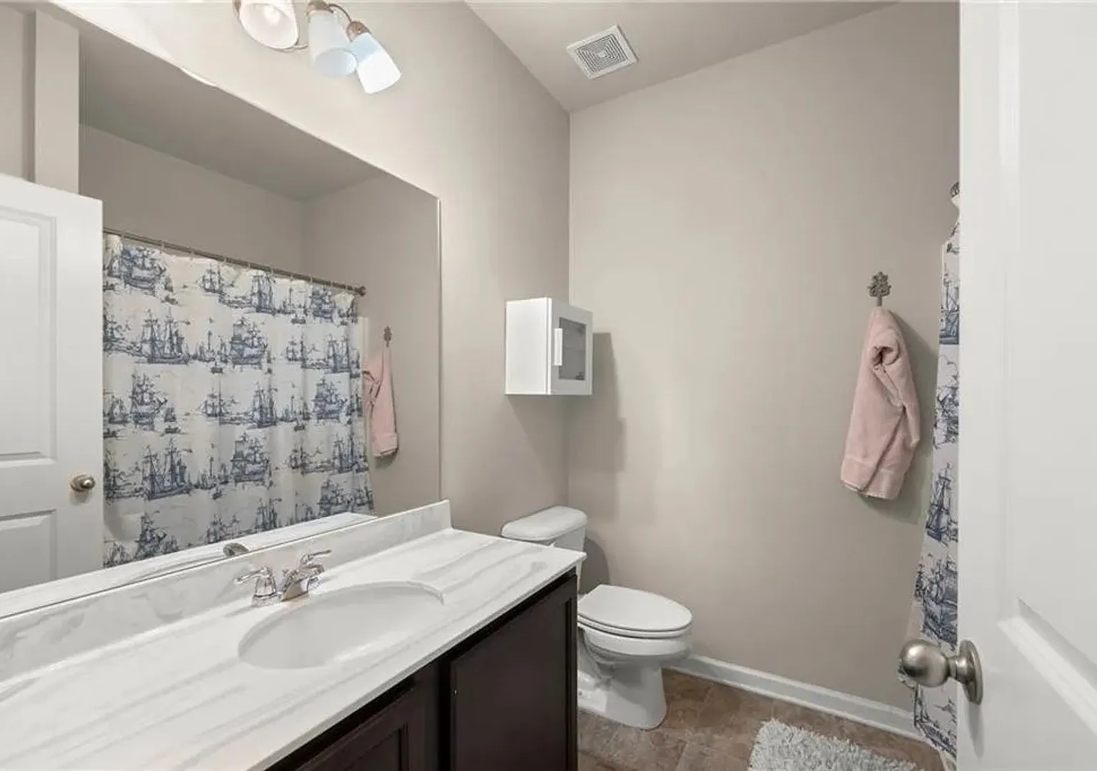 Room in 4 Bedroom Home at Chatham Ridge Dr — Photo 2