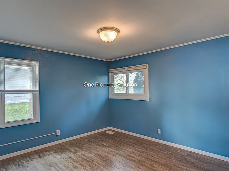 7611 Northcote Ave — Photo 9
