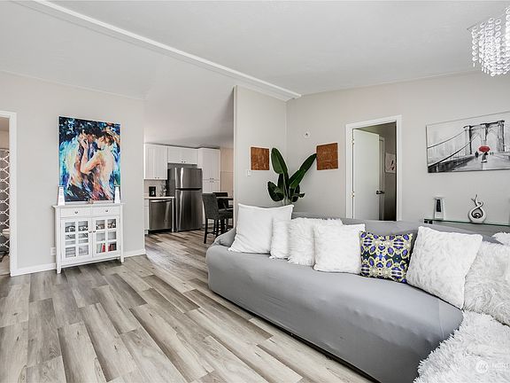 5th image of 20204 135th Avenue E #45