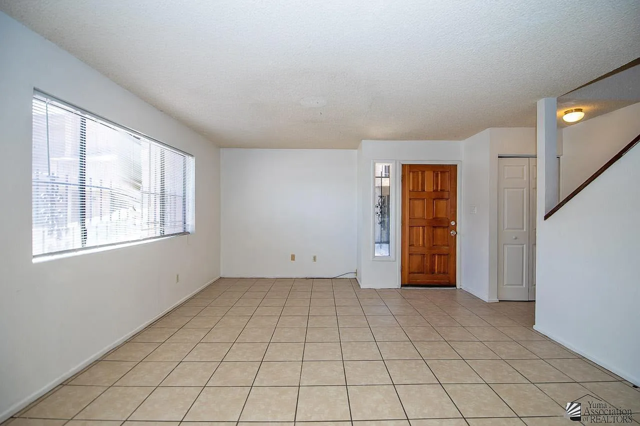 2 bed, 1.5 bath, 1330 sqft, $1,000 — Photo 4
