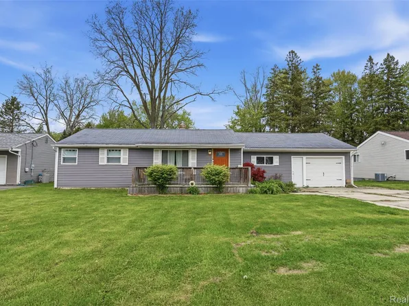 6141 Sandy Ln, Burton, MI 48519