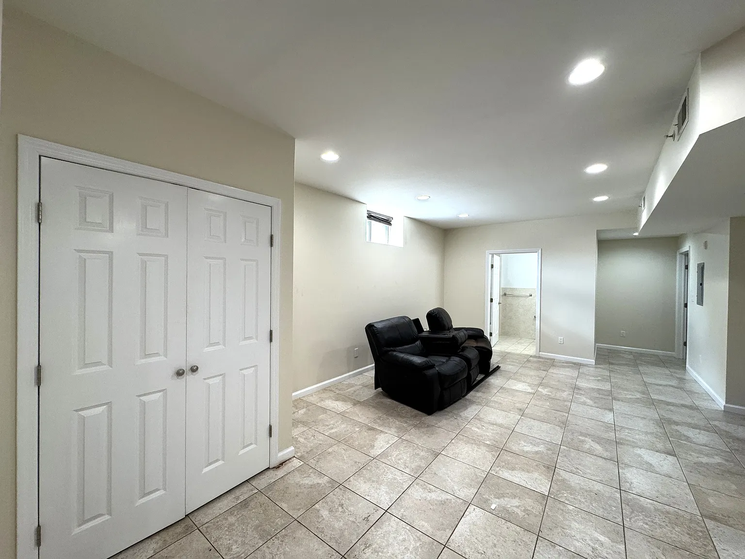 1 bed, 700 sqft, $2,400 — Photo 3