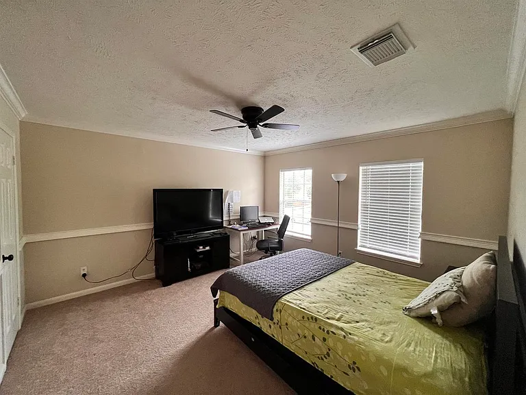 2104 Bay Hill Dr — Photo 34
