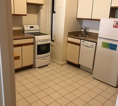 3rd image of 346 W 56th St APT 3A