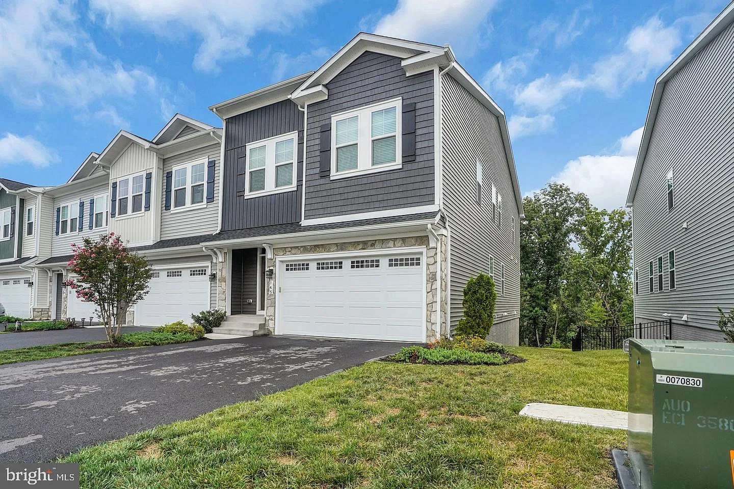 5 bed, 4.5 bath, 3557 sqft, $2,500 — Photo 3