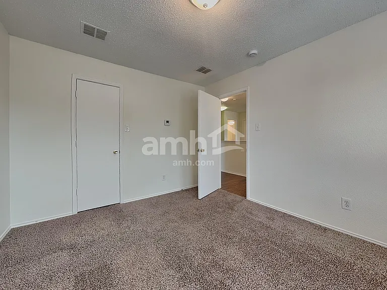 4405 Statesman Ln — Photo 25