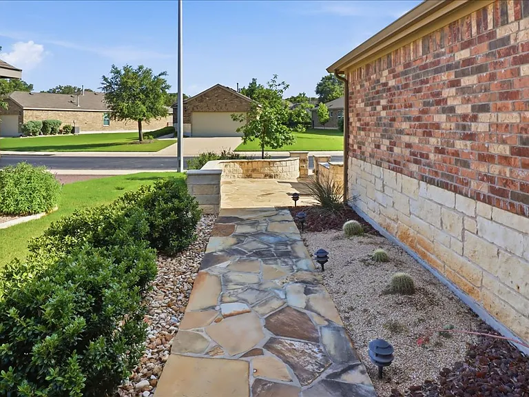 816 Hamilton Ln — Photo 9