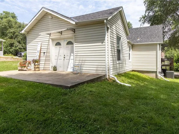 2705 S 23rd St, Saint Joseph, MO 64503
