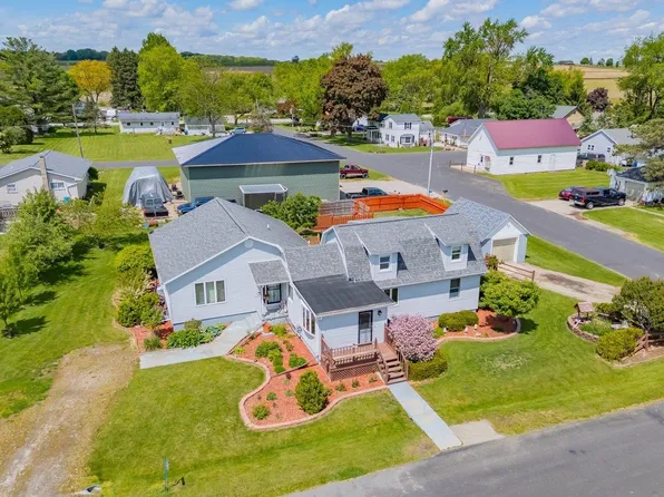 N167 East St, Waterloo, WI 53594