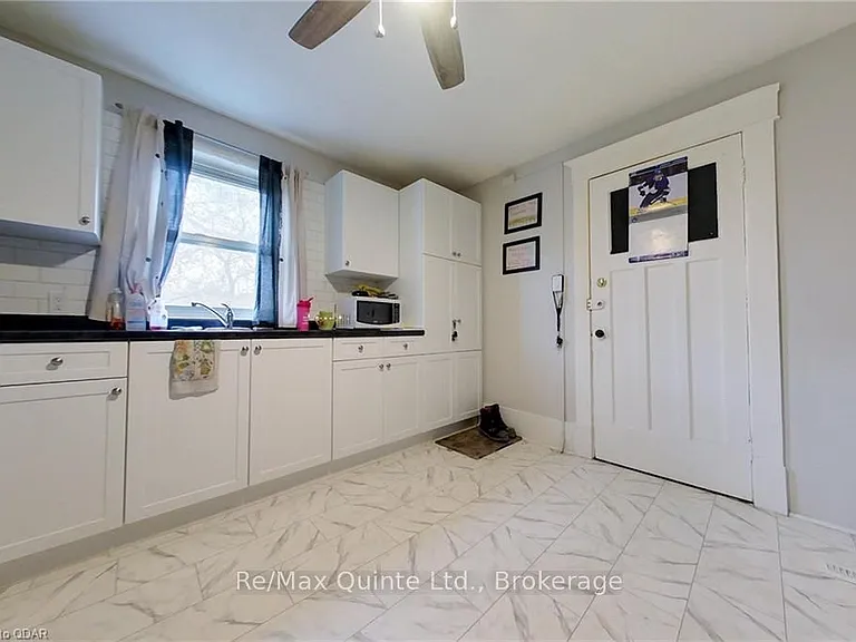 218 Coleman St — Photo 17