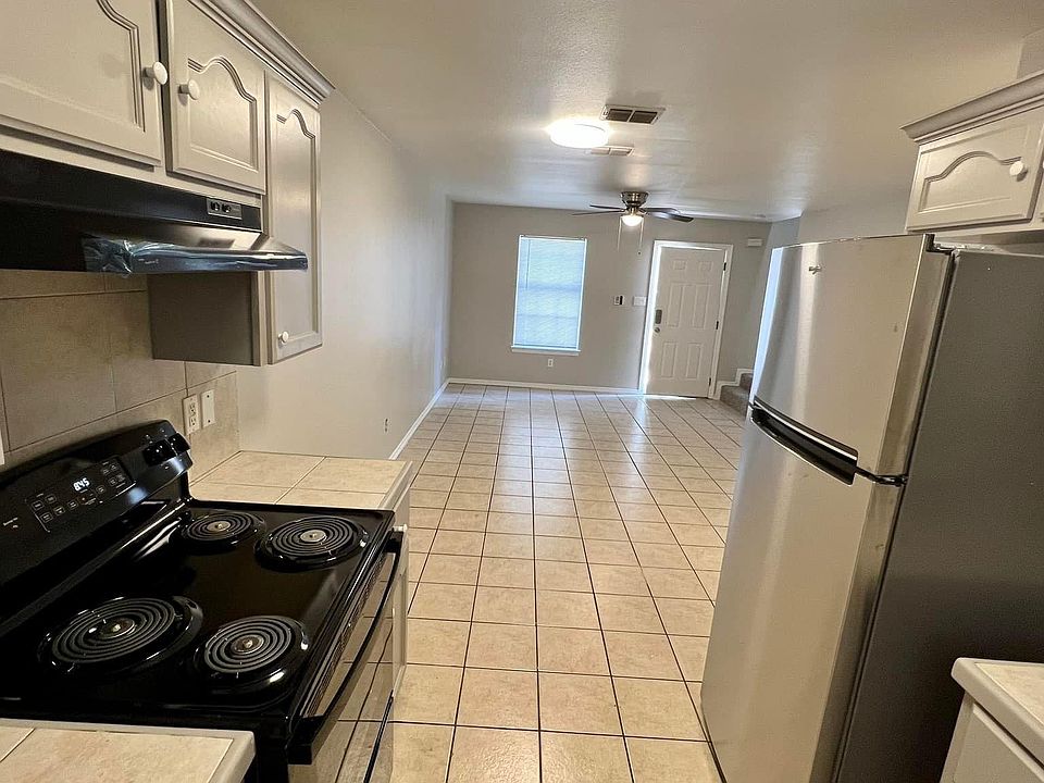 2bed/1.5 bath townhome