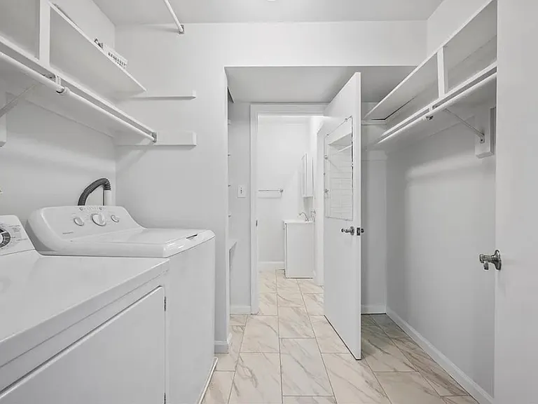 1080 Chatham Park Dr #E — Photo 3