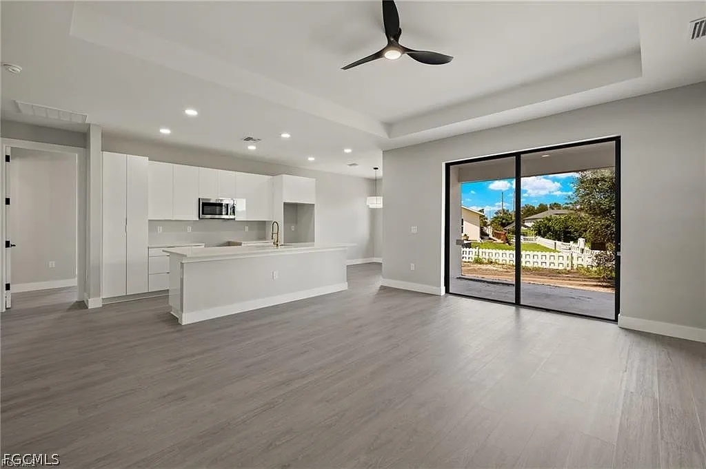 3 bed, 2.0 bath, 1545 sqft, $2,100 — Photo 3