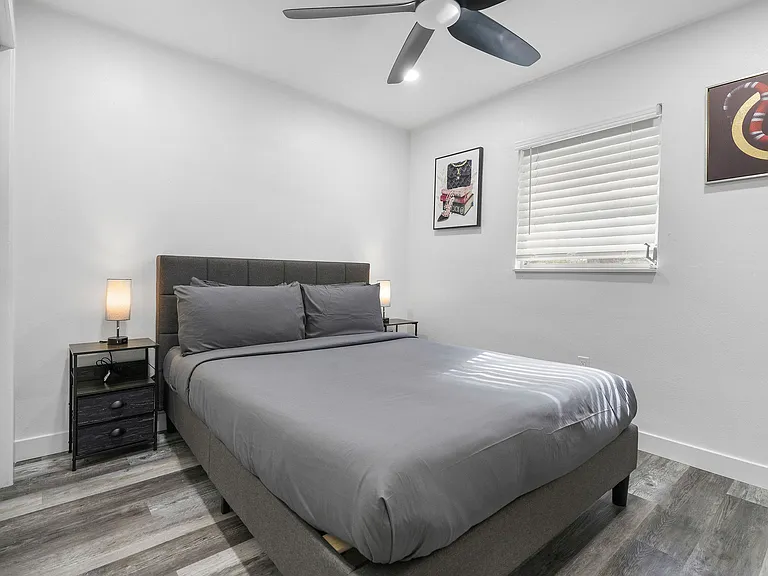 4303 W Woodlawn Ave — Photo 18