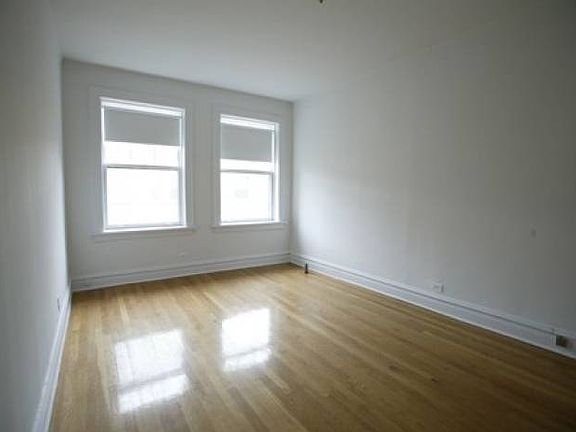 3rd image of 617 Hinman Ave APT 3b