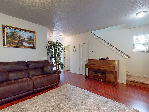 5th image of 4529 NE 91st Way