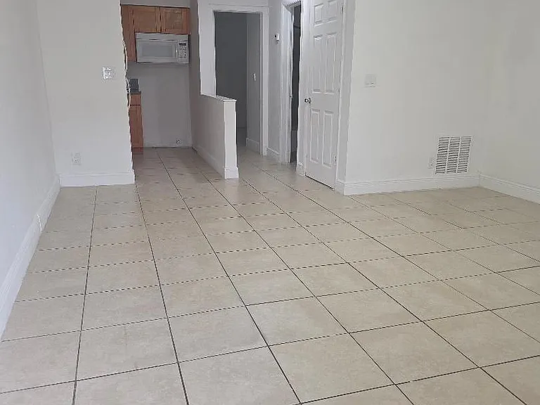 3640 NE 1st Ave #2 — Photo 5
