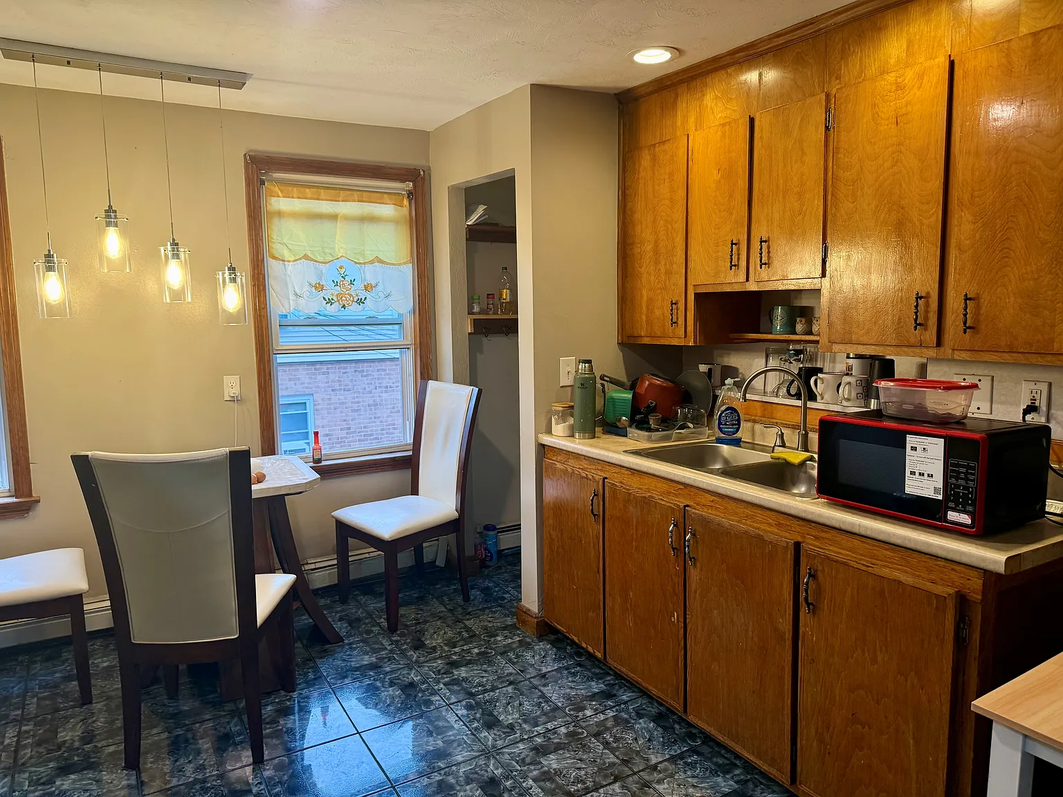 3 bed, 922 sqft, $2,650 — Photo 3