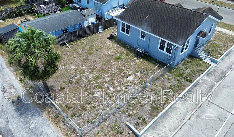 2323 W North B St — Photo 22