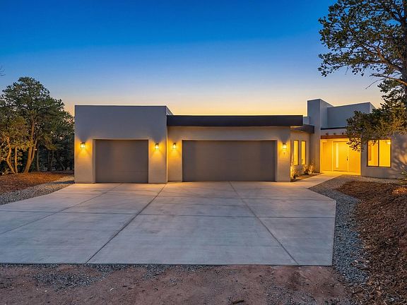 3rd image of 7 Pinon Ridge Rd