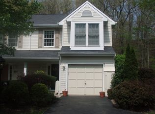 299 Commons Dr, Oakmont, PA 15139