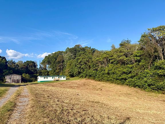 3rd image of 1675 Carroll Rd