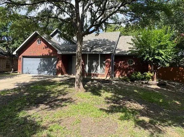7416 Bear Lake Dr, Fort Worth, TX 76137