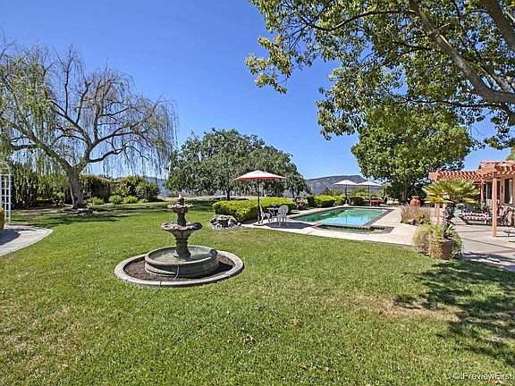 3rd image of 1437 Stoneridge Cir