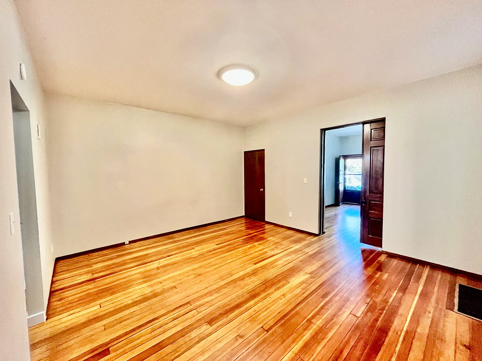 1 bed, 700 sqft, $895 — Photo 2