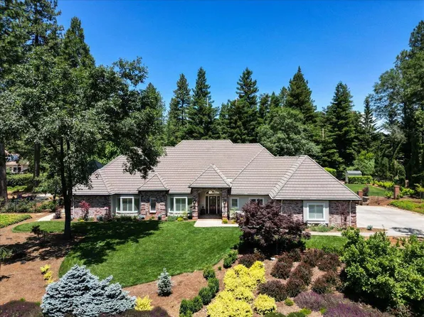 12884 Chatsworth Ln, Grass Valley, CA 95945