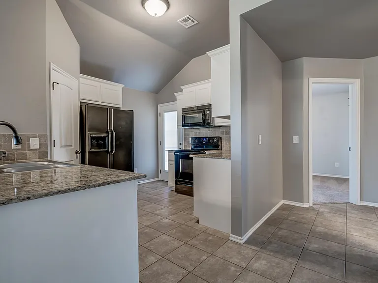 11825 SW 9th St — Photo 4