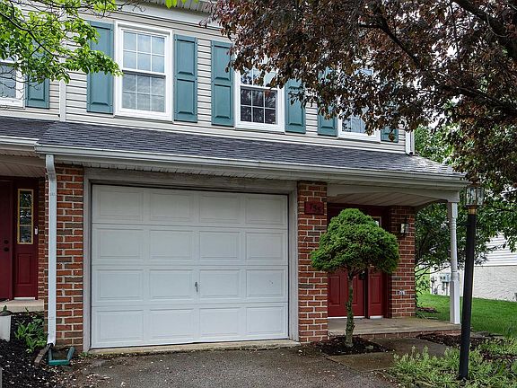 3rd image of 755 Robin Hill Cir