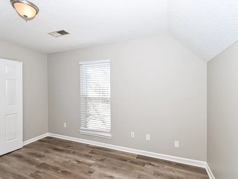 1950 Pecan Ln N — Photo 14