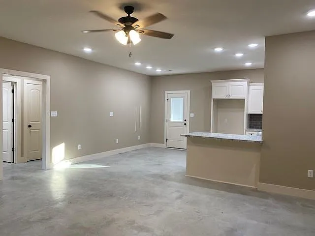 4 bed, 1660 sqft, $1,700 — Photo 3