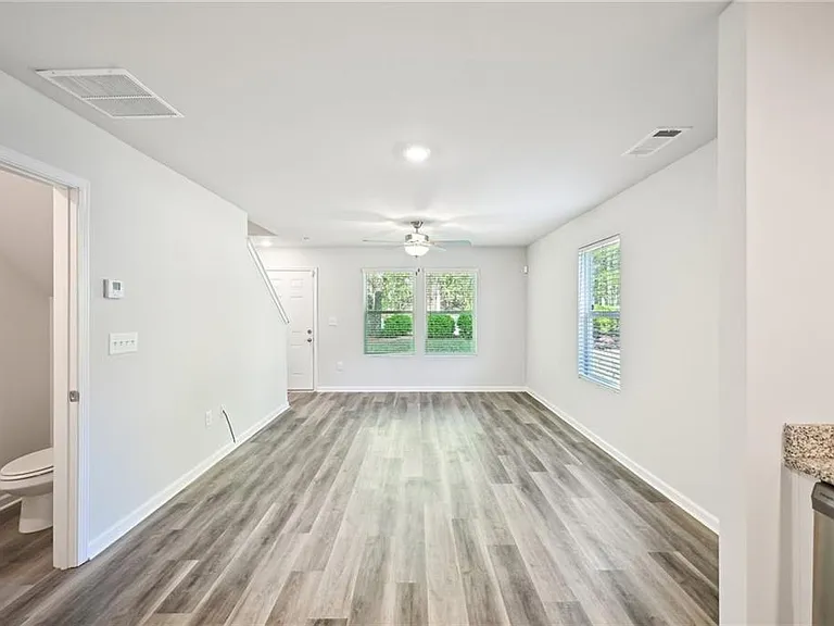 4437 Ben Hill Rd — Photo 5